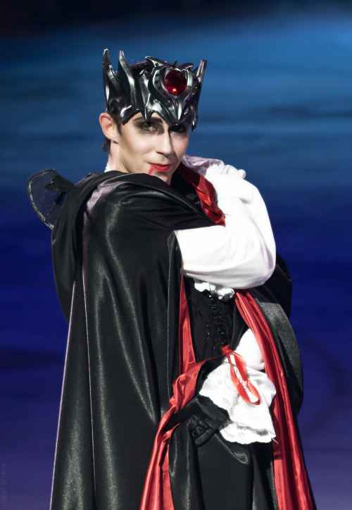 misfitmimes:Gallery: Count Weircula Plays in Peoria | Binky’s @JohnnyGWeir Blog binxblog.com/