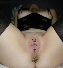 pussymodsgalore  HCH piercing. Pussy closed