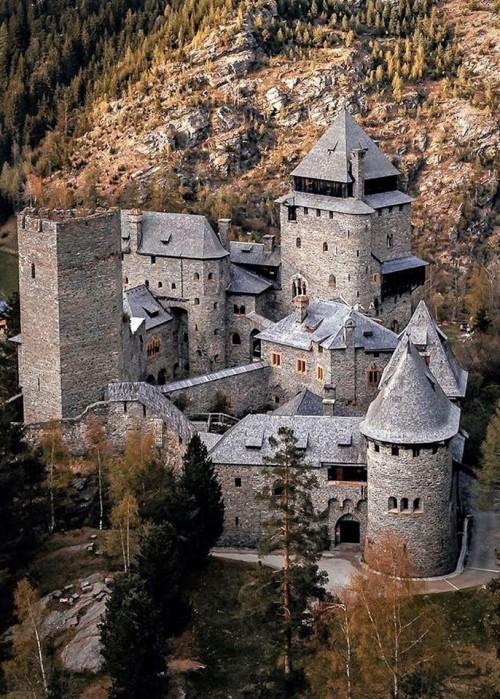 Castillo De Finstergreen, Castillo Medieval En Austria