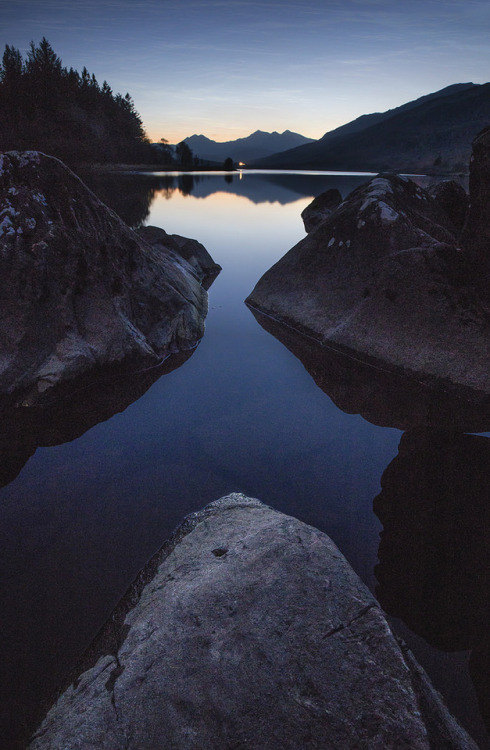 wanderthewood - Dusk at Llyn Mymbyr, Capel Curig, Snowdonia,...