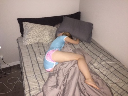 babytabbycat: Daddy took some pictures of when I was sleeping this morning @diaper-connoisseur