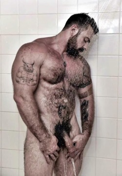 billyjacksfo:  Big Dick Muscle Bear in the Shower.