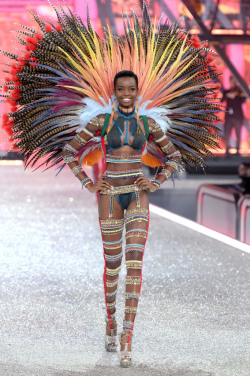 shadesofblackness:  Victoria’s Secret Fashion