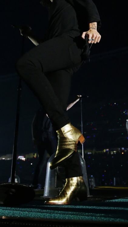 *requested* lockscreens of harry’s boots like if save/use pleaseI advise taking a screenshot insted 