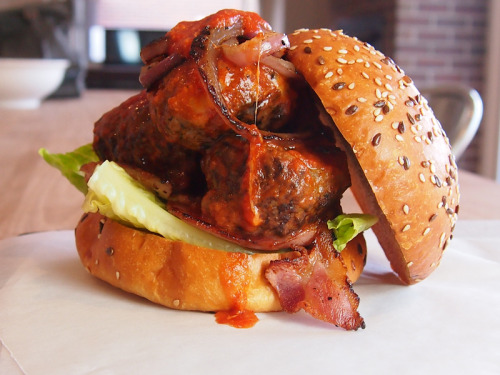 the-burger-dude:  italian rustic meatball burger with bacon, grilled spanish onion and mozzarella cheese. 