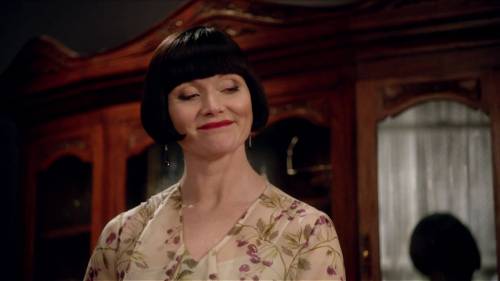 Phryne’s second outfit of “Framed for Murder” (Season 2, Episode 9) consists of a lovely sheer chiff