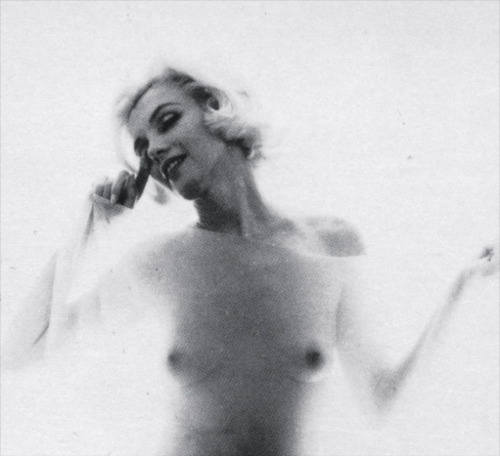 Porn photo perfectlymarilynmonroe:Marilyn photographed
