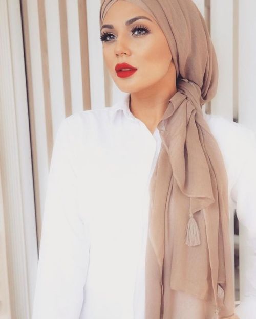 Hijab . . . . . . . . . . . #hijab #hijabilifestyle #hijabinspo #hijabinspiration #turbanhijabstyle 