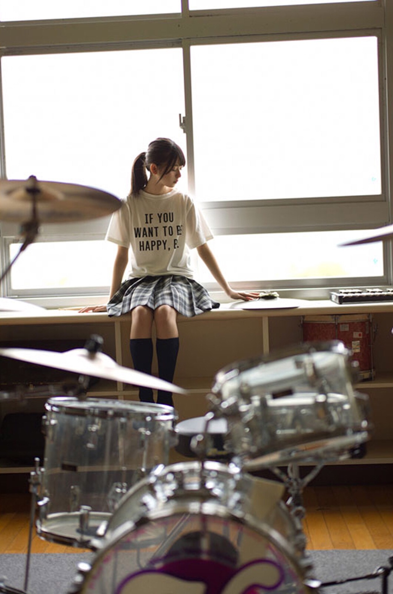 kawaii-kirei-girls-and-women:  かわいい 齋藤飛鳥 さん くびれ 美脚も