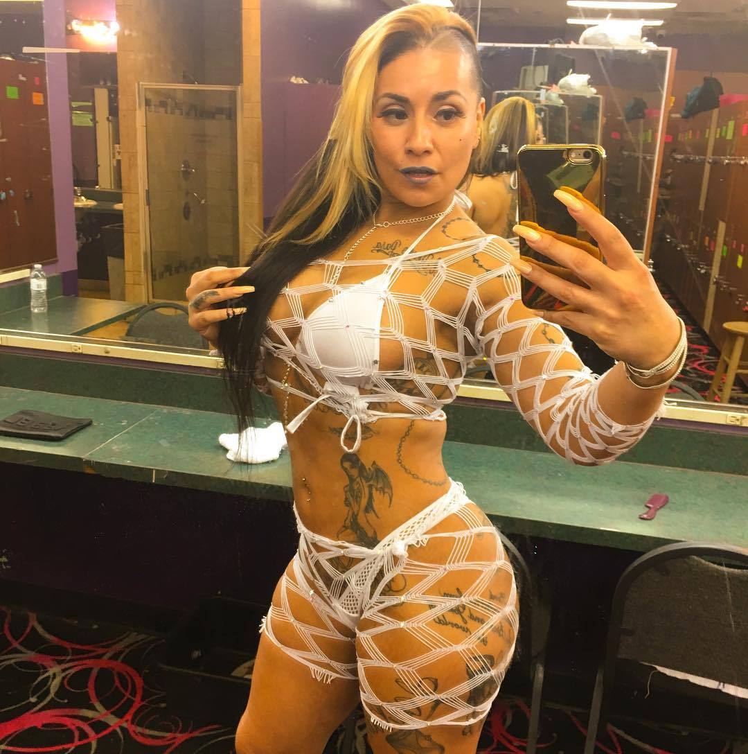 stripper-locker-room:  https://www.instagram.com/goldigold/