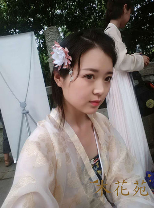 fouryearsofshades: 木花苑 Flower hair accessories for traditional Chinese hanfu.