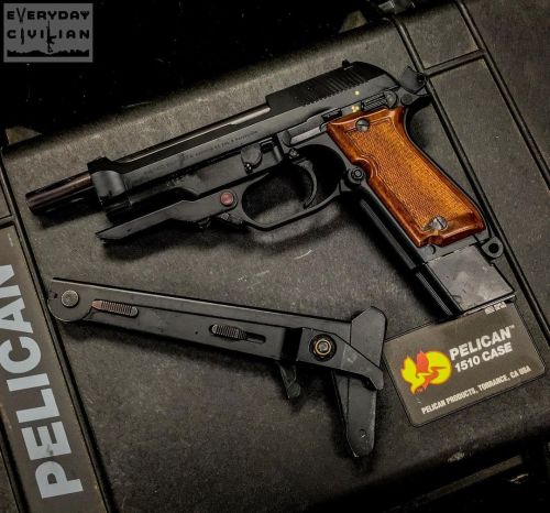 No better select-fire machine pistol in my opinion. The @berettaofficial 93R(Raffica which is Italia