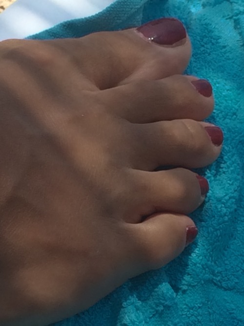 onlymywifey: Toes close up