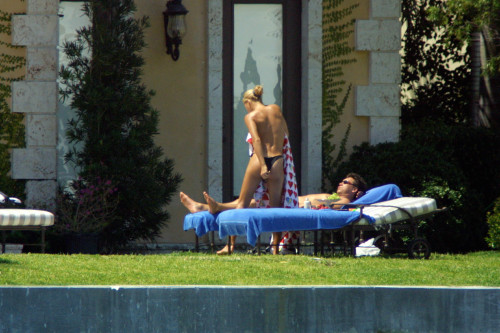 toplessbeachcelebs:  Anna Kournikova (Tennis Player) sunbathing topless in Miami (April 2001) Here’s a Flash From the Past: 19 year old tennis star Anna Kournikova tanning topless! These classic paparazzi photos have just surfaced in high quality (as