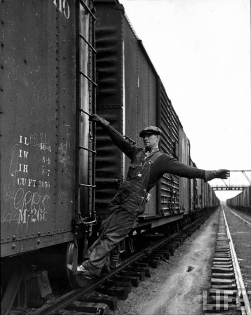 Brakeman signalling for a stop(Alfred Eisenstaedt. 1937)