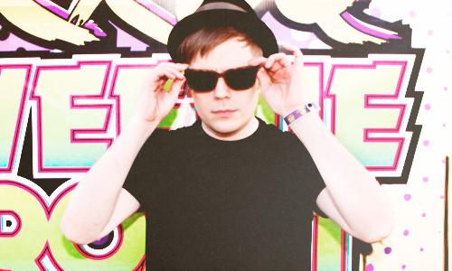 buckybarmnes-moved-deactivated2:  Favourite pictures of Patrick Stump: 14-16/? 