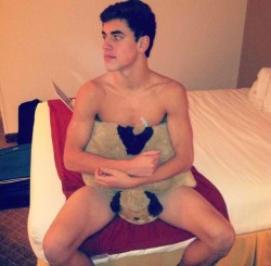 lockerjocks:  now THAT is a pillow pet