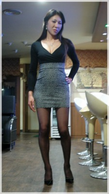 lchdress:  Asian transvestite in black pantyhose