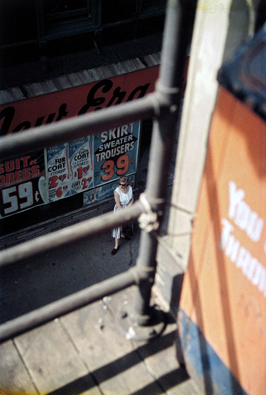 casadabiqueira: Woman Waiting  Saul Leiter, 1958 