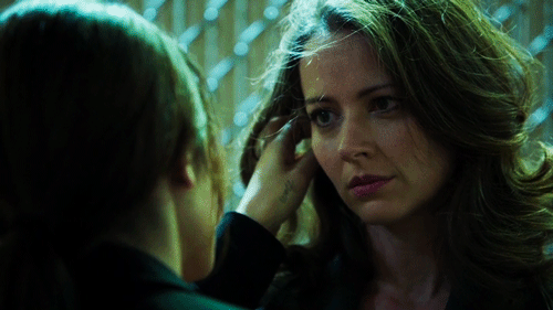 slightlyoddbutcharming:Root   Shaw   sexual tension  JFC these shoot gifs are killing me today. Root’s eyes in that first one. Ugh.Fuxache.