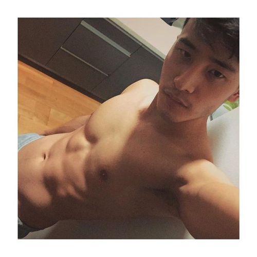 aznboizaresex:  Josh Kua. International model and violinist. IG: joshkua 未关注 