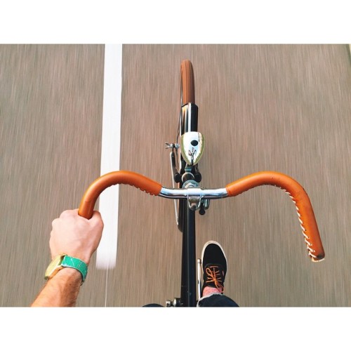 instabicycle: Via @aurijin: Back on the bicycle #commute #bicycle #vintage #bike #leathergrips #komo