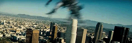 notsomajestic:  Starscream’s aerial prowess (Transformers, 2007)