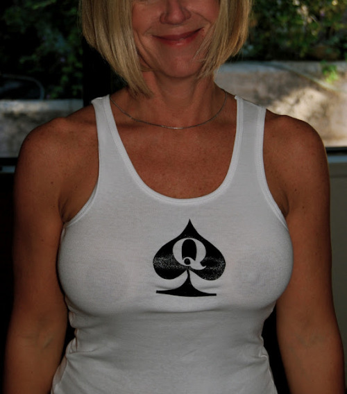 poly-qos-bdsm-cpl:♠️ Selena, Queen of Spades FEMDOM Cuckoldrix ♠️ che bella canotta!