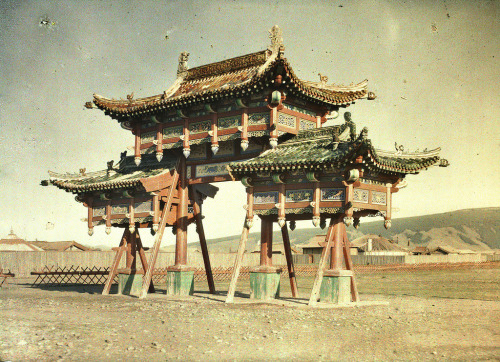 in-thepublicdomain: The gate of Yellow Palace, Khuree, Mongolia, 1913