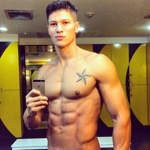 hawaiianbi808:  welcum-to-paradise-808:  fuck  DAMN 