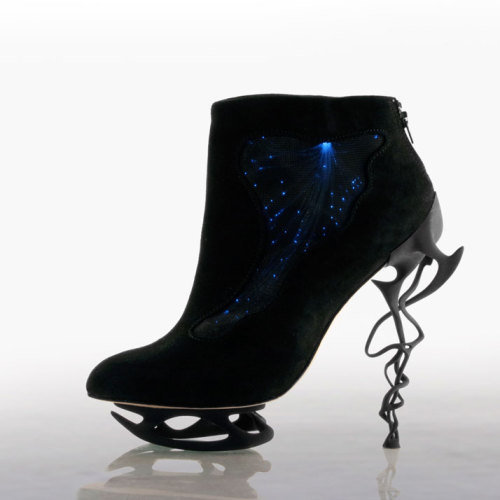 sodamnalive:  asylum-art:  Fantasy, Dystopia and Shoes by Anastasia Radevich A pair of shoes from Anastasia Radevich’s ‘Dreamfall’ collection in her studio. Courtesy of Anastasia Radevich. If there is any question whether fashion is an art form