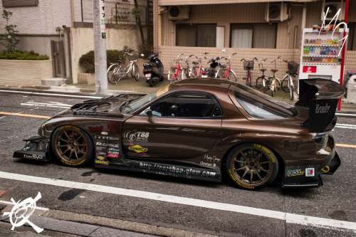 lowlivesonly:  radracerblog:  Mazda Rx-7 FD Time Attack Build   Godamn!