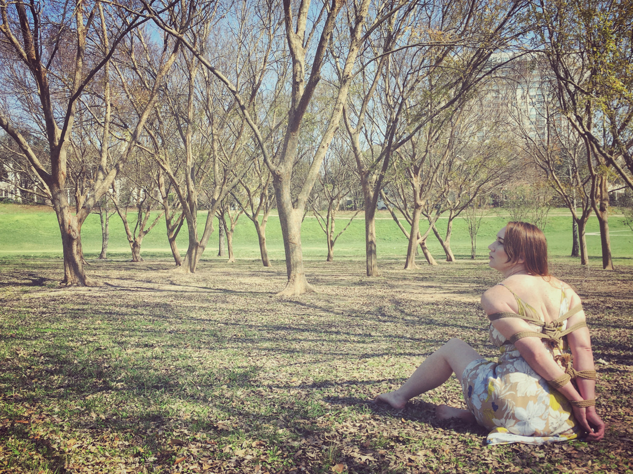 secondfloor-fet:  A little rope in the park with my @gaping-lotus | tied and shot