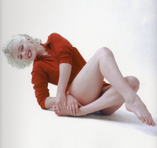 Sex thecinamonroe:  Marilyn Monroe in the “Red pictures