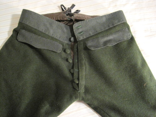 I finished the 30′s breeches yesterday! It’s dark out now and I couldn’t get a goo