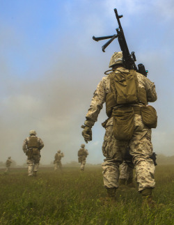 militaryarmament:  A platoon of Marines from