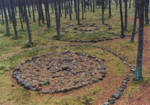 lamus-dworski: Ancient stone circles from c. 1st-2nd centuries AD in Grzybnica, Poland. Photos via&n