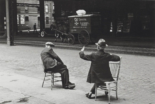 Men conversing on the street, 1940.Photo: Helen Levitt via Metalocus