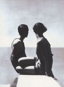 d-eciophobia:  endthymes:  “Untitled” by George Hoyningen-Huene, from Vogue (July 5, 1930)  μυστήριον 
