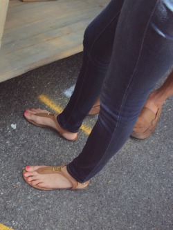 candidtoeshots:  Some of my favorite feet from the market this year 