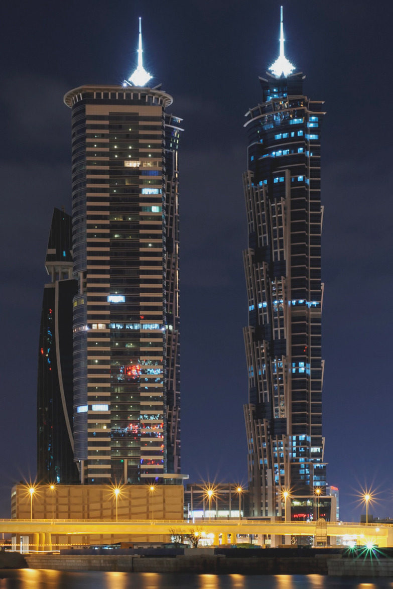 digimikko:  captvinvanity:  Towers in Dubai | Photographer | CV  Via digimikko. For