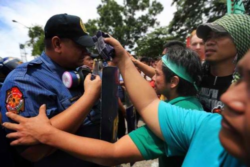 strengthandlace:  lickystickypickyshe:  This happened few days ago (7/22) when the president of the Republic of the Philippines delivered his State of the Nation Address(SONA). Since this is an important event, many of the police force were deployed to
