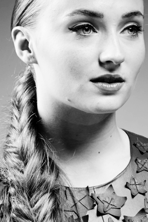 stormbornvalkyrie:  Sophie Turner during the 2014 Comic-Con in San Diego. [x] 