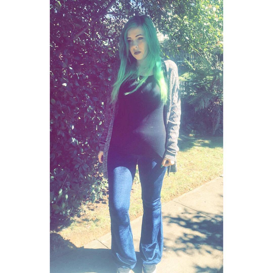 Throw back to a sunny day were I didn&rsquo;t look like poo💩💚 #greenhair