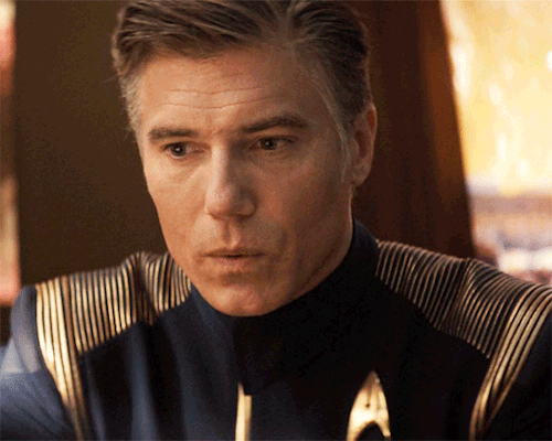 elen-aranel:  Christopher Pike + Warm light