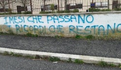 comeunfiorenellasfalto:inutilicazzate:  I mesi che passano I ricordi che restano  !!