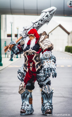 kamikame-cosplay:  Epic and absolutely awesome this Darksiders cosplay worn by Jerome  during Made in Asia 2012 Because the character is so high, its face is a mask. The cosplayer is within the armor 