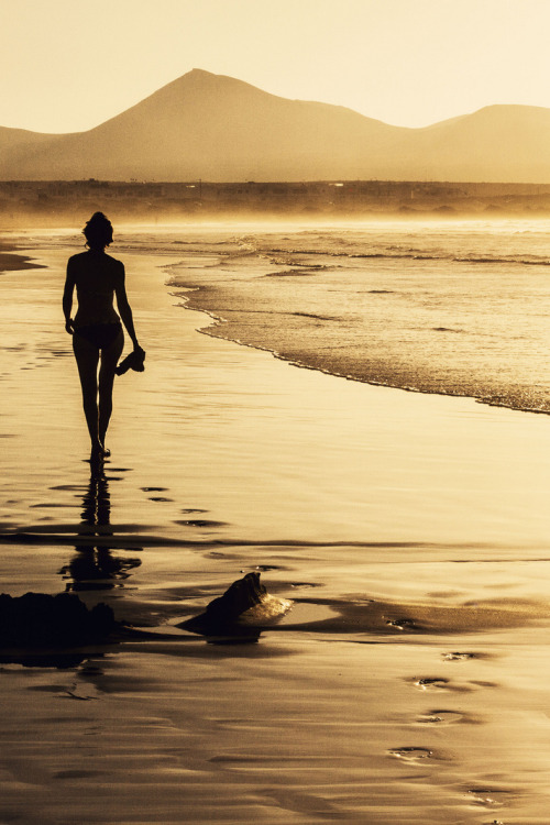 l0stship:  Famara Forever / by dlmancé