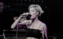 strangeslve:  @halsey: I know I’m not some hot male rockstar but if you guys wanna