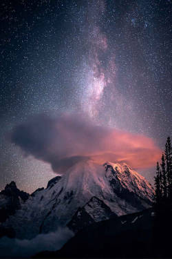 earthunboxed:    Milky Way over Mt. Rainer,